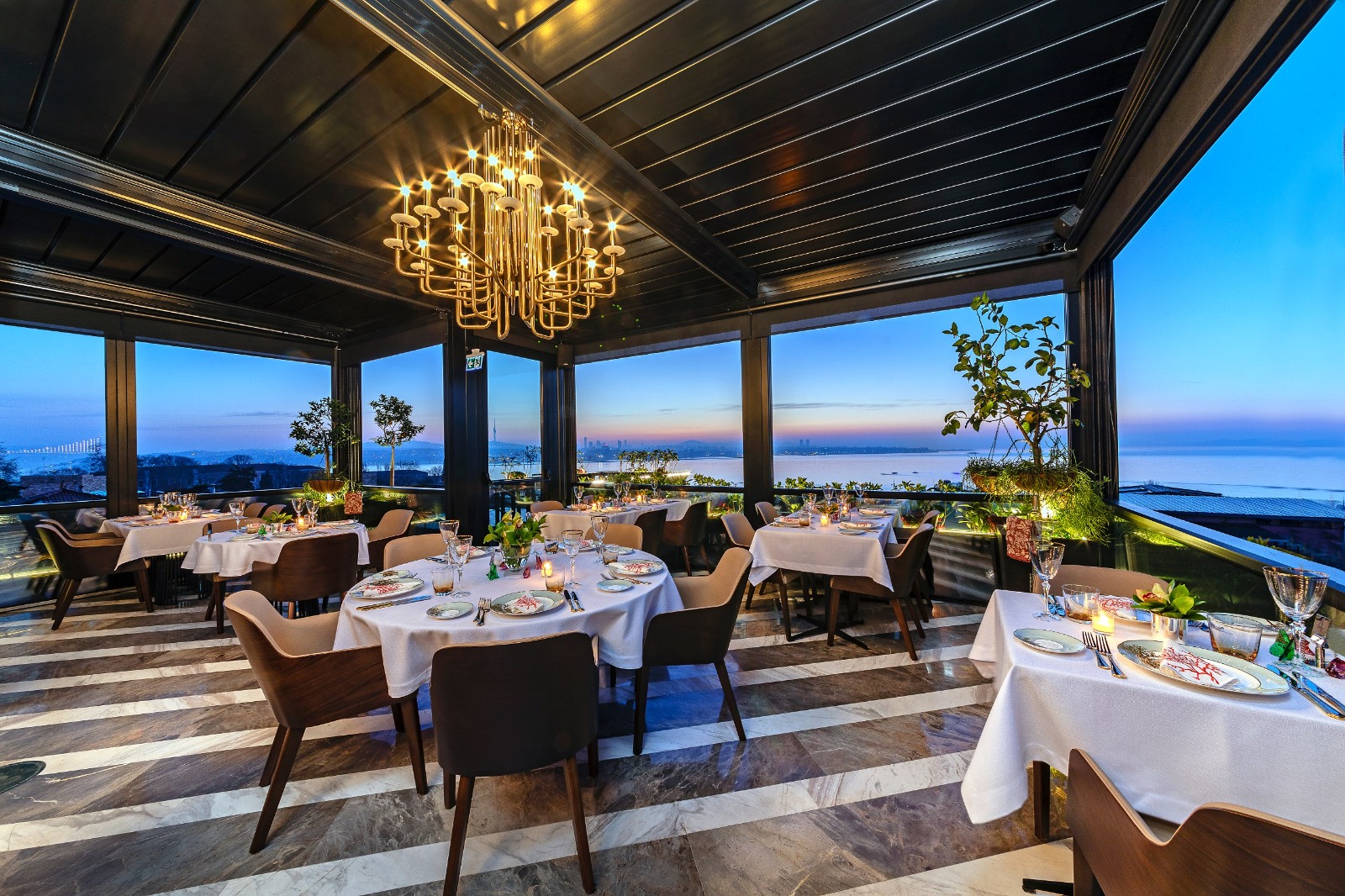 AYA Roof Lounge, Boğaz manzaralı restoran